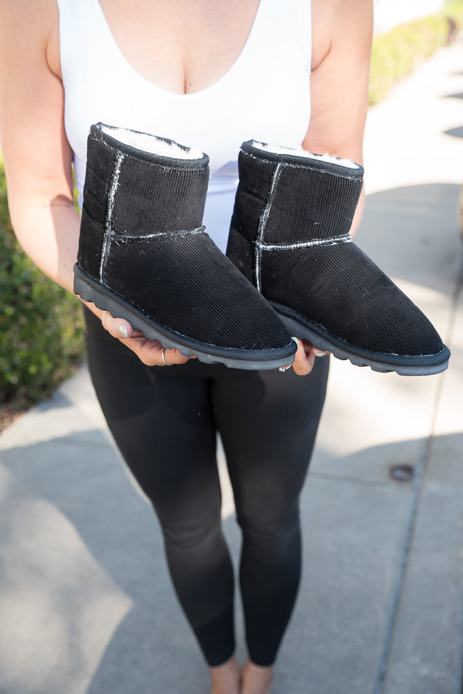 Comfort Boots in Black Corduroy